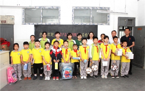 爱似水点点 温情一片片，发展“六一”校园慰问