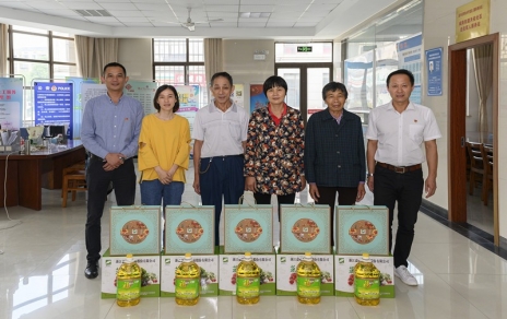 中秋国庆双节前慰问社区难题家庭