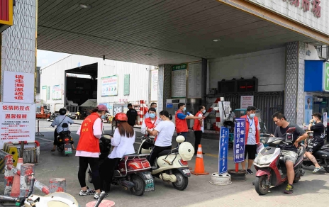 红色的突击队   防疫的“守门员”