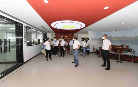 带着激扬劲头带着奋斗指标勇毅前行！