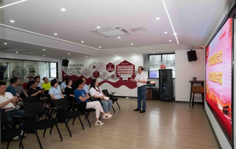 党建引领，为共富注入“联动力” ---承办城南街路商交园七一主题活动