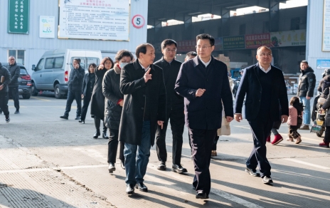 黄冈市委书记陈伟视察领导我公司春节保供给工作