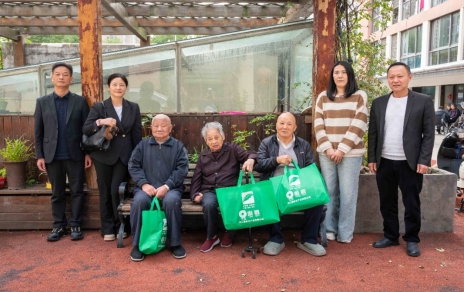 冬日送暖 爱心传情